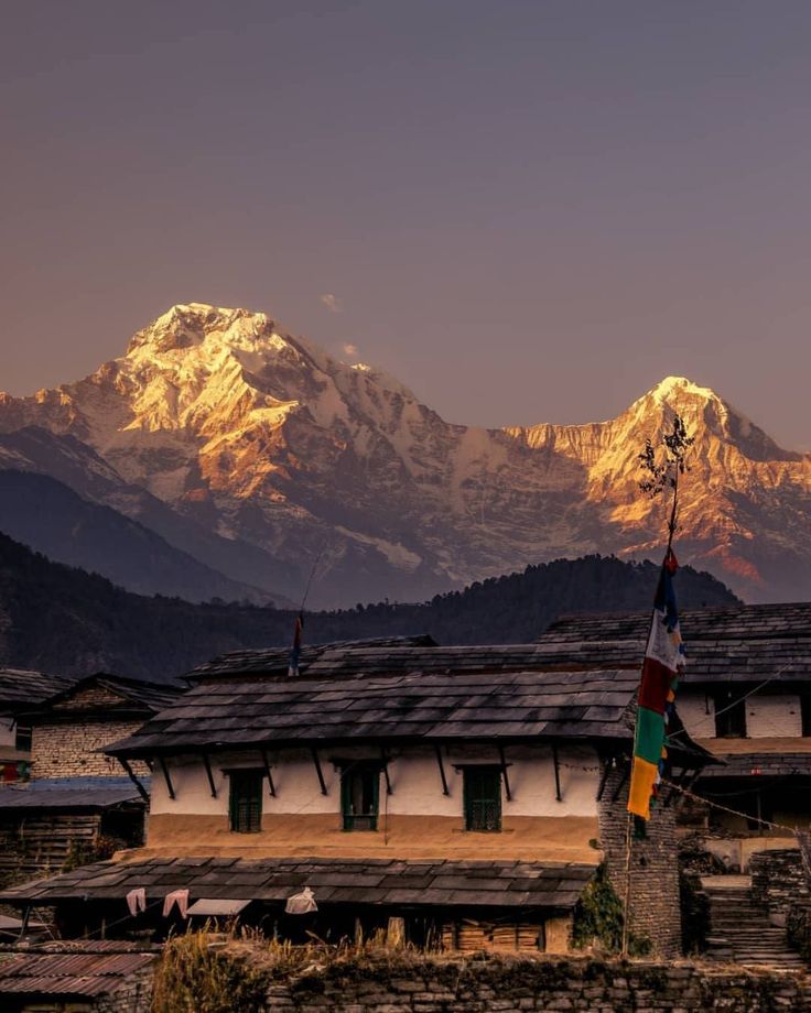 Panoramic Himalayan mountain range under clear skies, ideal scenery during the best time to visit Nepal for trekking